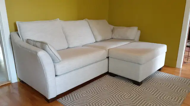 Canapé et pouf Kori