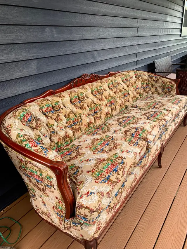 Lovely old 7’ sofa