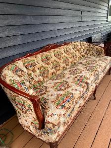 Lovely old 7’ sofa