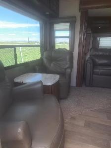 Rear Living Couples Trailer – Spacious & Lightweight - Photo 4