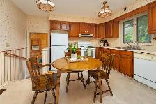 Live in central Old Markham Village - 3 Bedroom, 2 Bath Bungalow - Photo 4