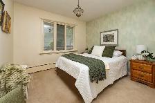 Live in central Old Markham Village - 3 Bedroom, 2 Bath Bungalow - Photo 6