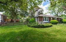 Live in central Old Markham Village - 3 Bedroom, 2 Bath Bungalow - Photo 8