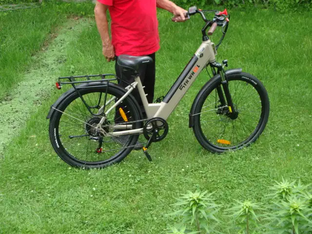 Vélo électrique flambant NEUF
