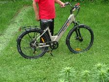 Vélo électrique flambant NEUF