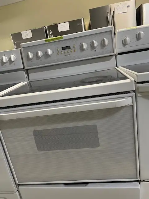 Cuisinière blanche vitrocéramique Frigidaire