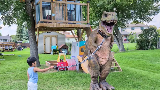 SEEKING DINOSAUR HANDLERS AND IN-COSTUME ENTERTAINERS!