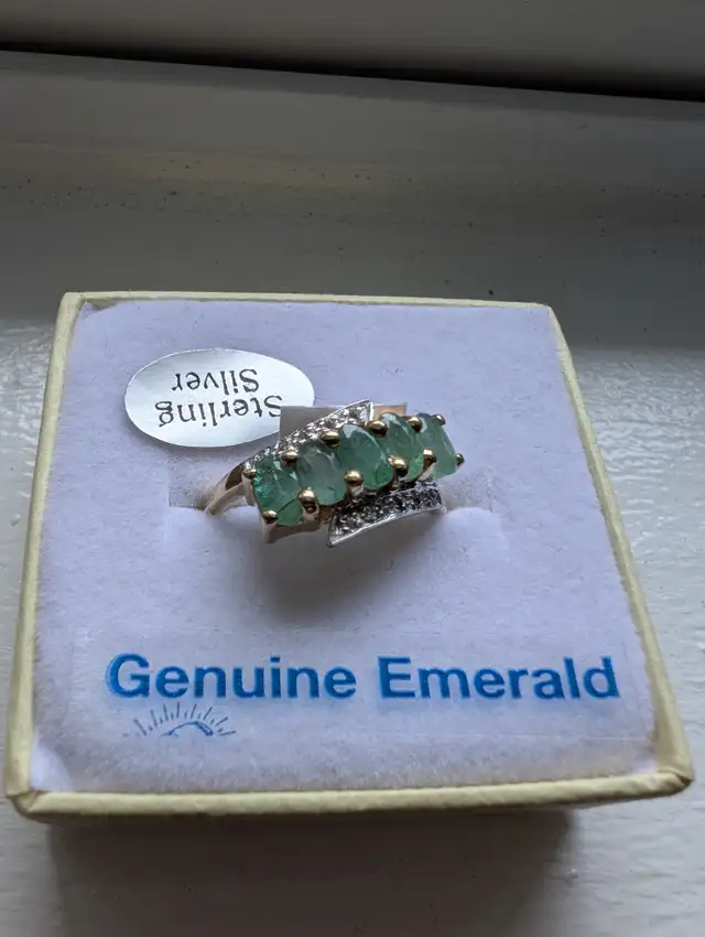 Brand New Silver Natural Emerald Ring For Sale
