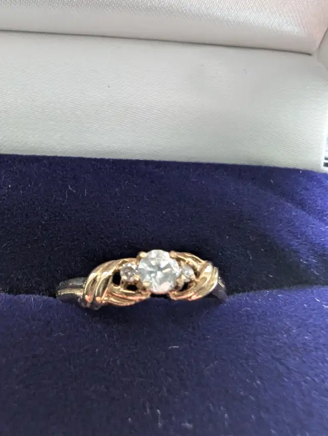 Brand New 10K Yellow Gold Diamond Ring For Sale