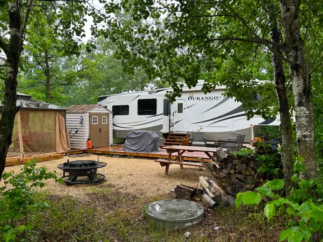 40 foot Durango fifth wheel seasonal lot