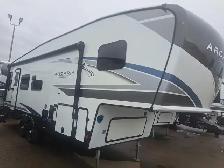 Comfortable & Adventure‑Ready Fifth Wheel Living