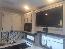 Comfortable & Adventure‑Ready Fifth Wheel Living - Photo 6