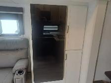 Comfortable & Adventure‑Ready Fifth Wheel Living - Photo 8