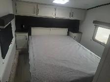 Comfortable & Adventure‑Ready Fifth Wheel Living - Photo 10