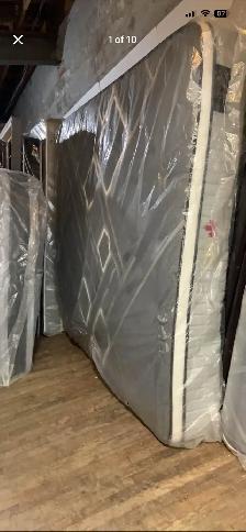 Beautiful Queen Mattress & BOX Spring $350 SET  Delivery - Photo 8