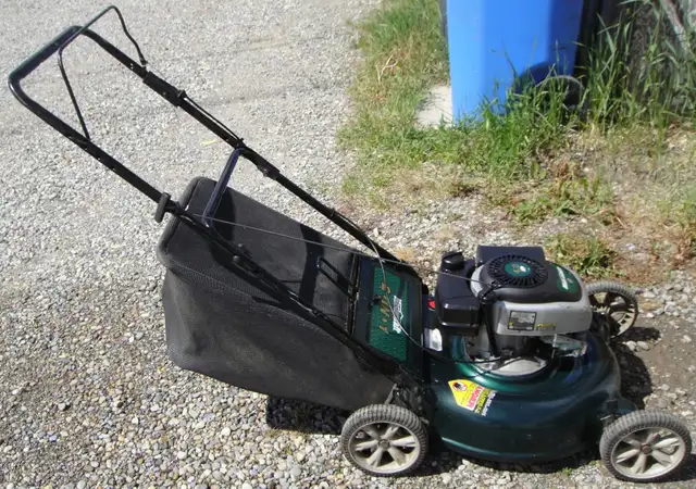 MASTERCRACT REAR BAG GAS LAWN MOWER