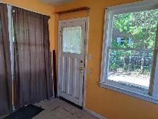 Centrally located 2 bedroom, 2 bathroom unit w/ parking - Photo 4