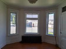 Centrally located 2 bedroom, 2 bathroom unit w/ parking - Photo 8