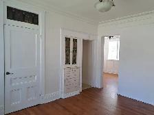 Centrally located 2 bedroom, 2 bathroom unit w/ parking - Photo 9