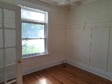 Centrally located 2 bedroom, 2 bathroom unit w/ parking - Photo 11