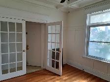 Centrally located 2 bedroom, 2 bathroom unit w/ parking - Photo 13