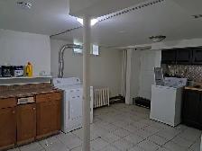 Centrally located 2 bedroom, 2 bathroom unit w/ parking - Photo 19