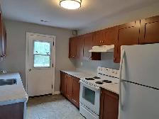 Bright & spacious 2 bedroom upper unit, minutes to PRHC - Photo 3