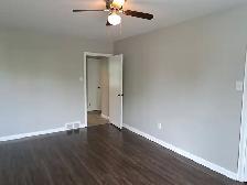 Bright & spacious 2 bedroom upper unit, minutes to PRHC - Photo 10