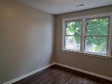Bright & spacious 2 bedroom upper unit, minutes to PRHC - Photo 11