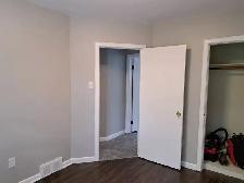 Bright & spacious 2 bedroom upper unit, minutes to PRHC - Photo 12