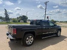 2017 GMC Sierra 1500 SLT Crew Cab - Photo 4