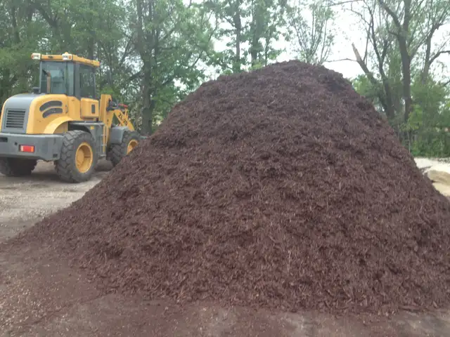 NATURAL MULCH  COLORED MULCH   BROWN   BLACK  RED FAST DELIVERY