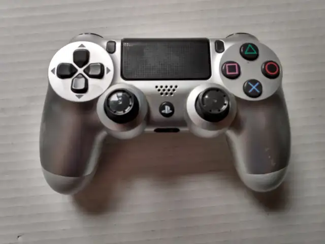 SILVER OFFICIAL SONY PLAYSTATION 4 WIRELESS CONTROLLER FOR PS4