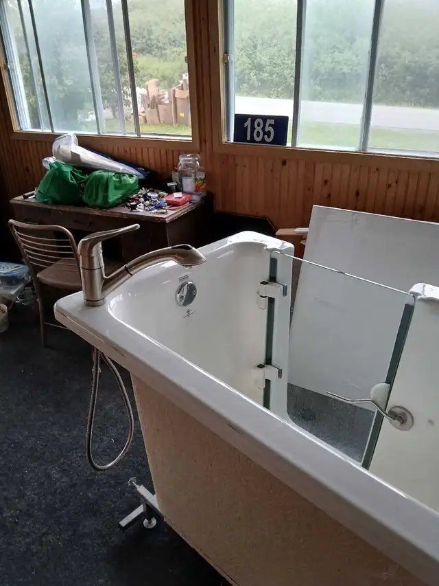 Walk in Tub with seat