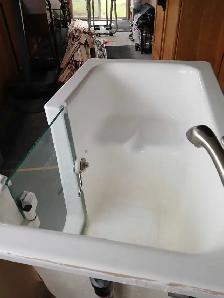 Walk in Tub with seat - Photo 2