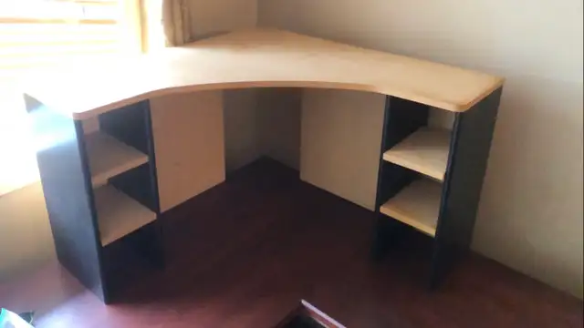 free hutch for desk. LOTS of free stuff here. desk too