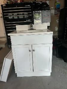 bathroom, vanity, sink, Faucett and mirror