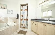 Open Concept 4 Bedroom Detached Home for Rent in Brampton - Photo 10