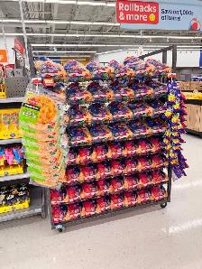 early morning merchandising - Photo 2
