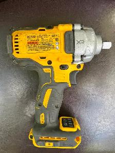 DEWALT 20V MAX XR 1/2 in. Mid-Range Impact Wrench - Photo 2