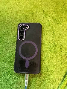 Unlocked Samsung s23 128gb with case, great condition - Photo 3
