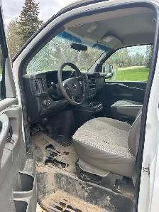 2011 Chevrolet Express AWD - Photo 3