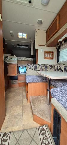 Lance 915 Truck Camper