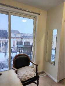 Beautiful Room for rent on 3rd floor - York U - Subway Line - Photo 3