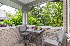 4br 3 Bath w/Cozy Patio South Surrey Whiterock - Photo 4