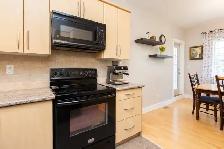 4br 3 Bath w/Cozy Patio South Surrey Whiterock - Photo 9
