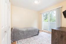 4br 3 Bath w/Cozy Patio South Surrey Whiterock - Photo 14