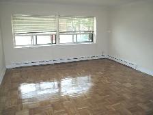 Bachelor Apartment - walk to Subway !!! - Photo 2