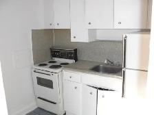 Bachelor Apartment - walk to Subway !!! - Photo 3