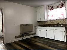 Bright Upstairs 1.5 Beds Apartment near Eastcourt Mall-1270$ - Photo 2